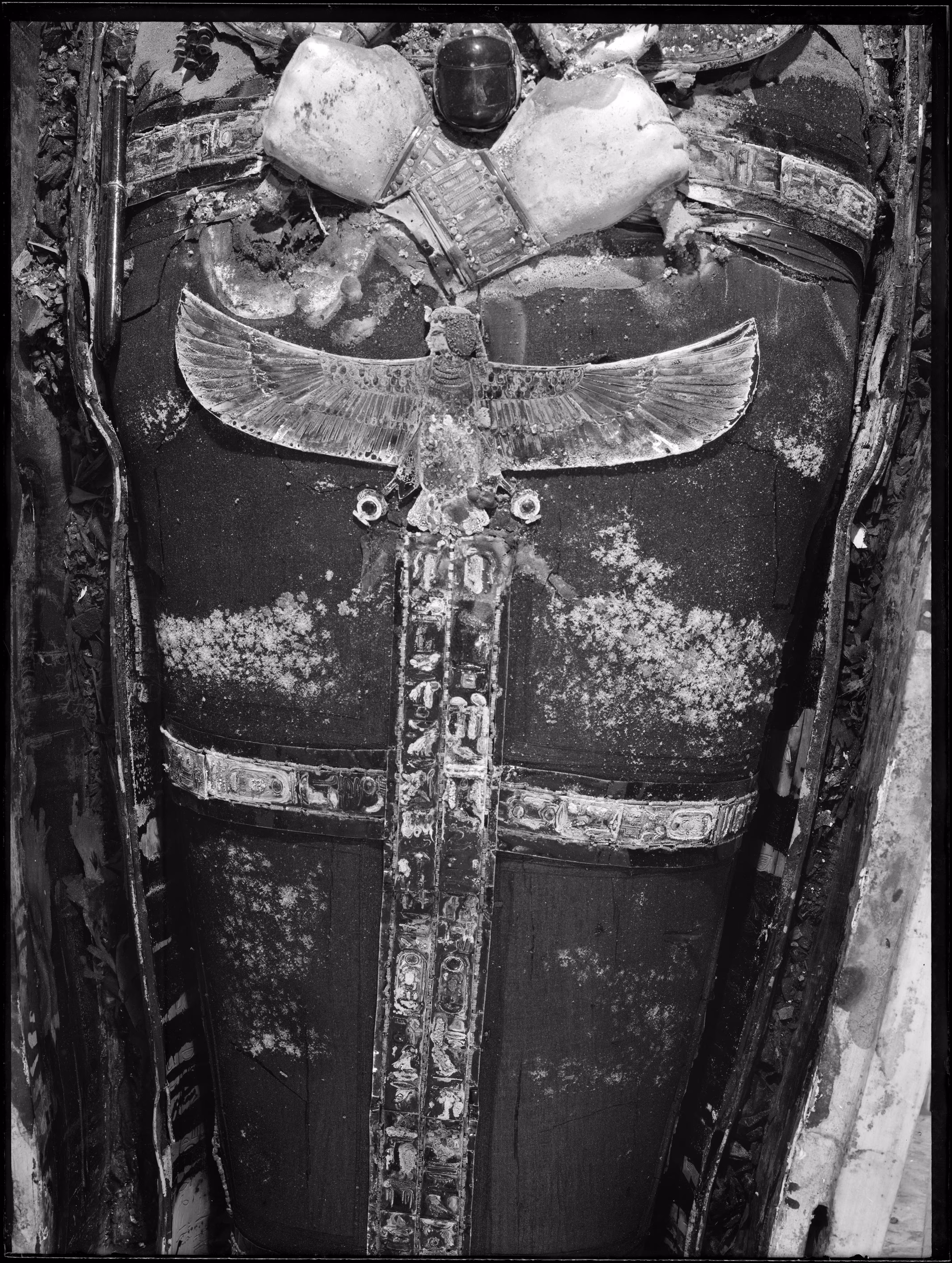 Image of king's mummy showing the golden external trappings