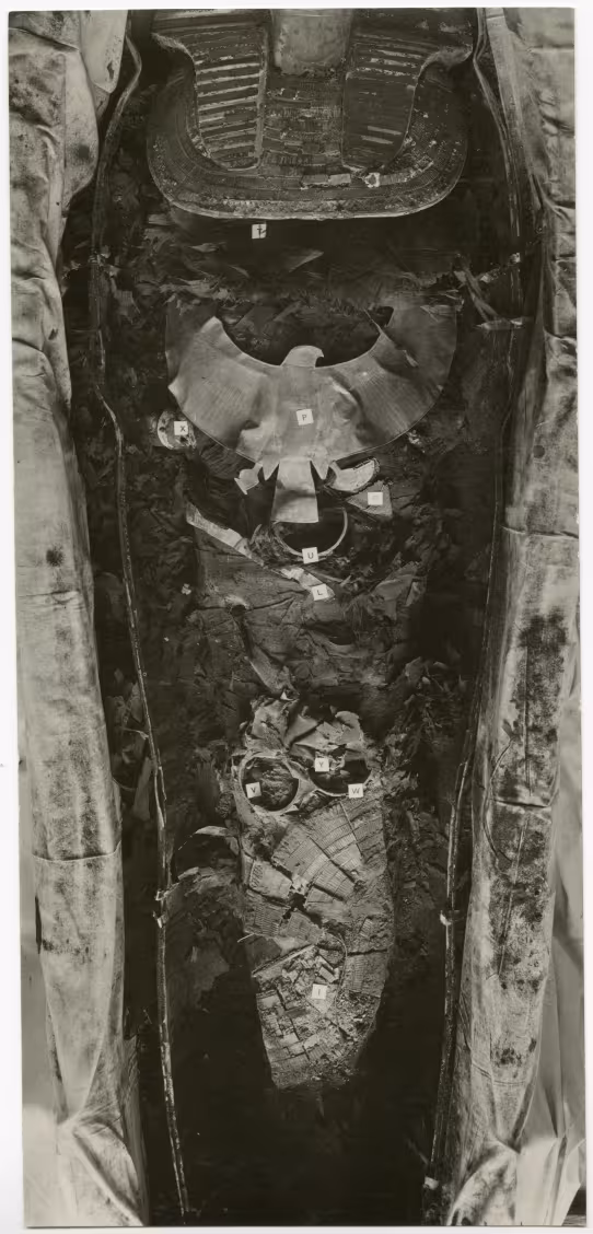 image of photographic print of king's mummy within coffin in object card