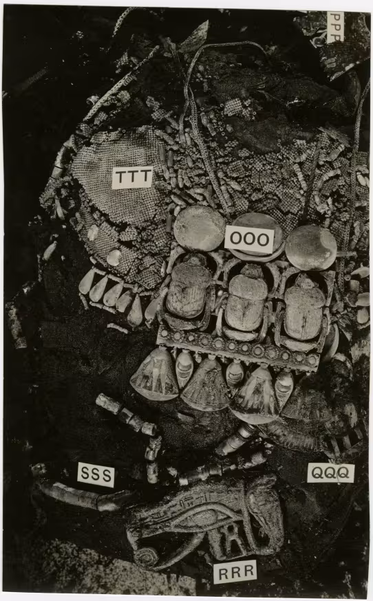 image of photographic print of king's mummy within coffin in object card