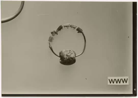 image of photographic print of bracelet in object card