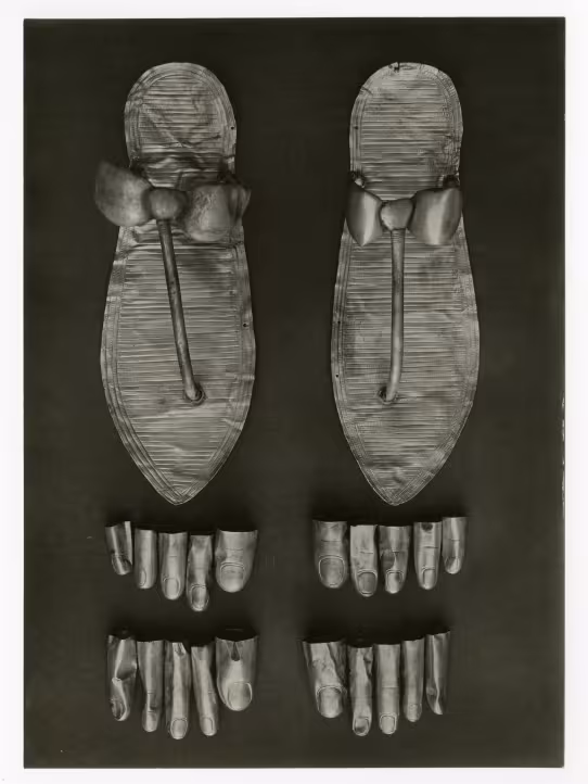 sandals, stalls of fingers 