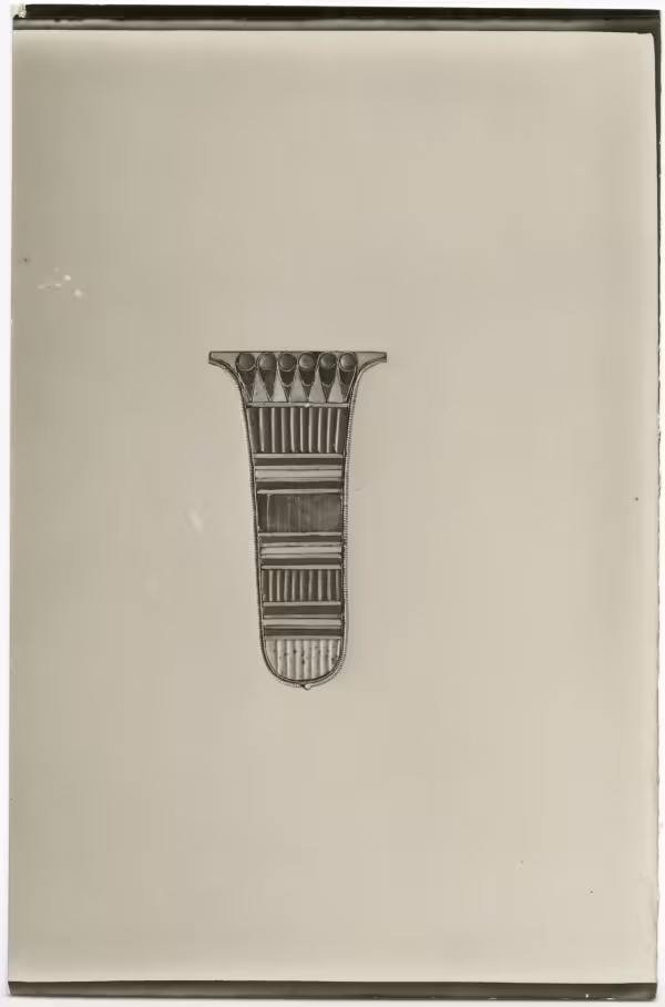 image of photographic print of necklace counterbalance in object card