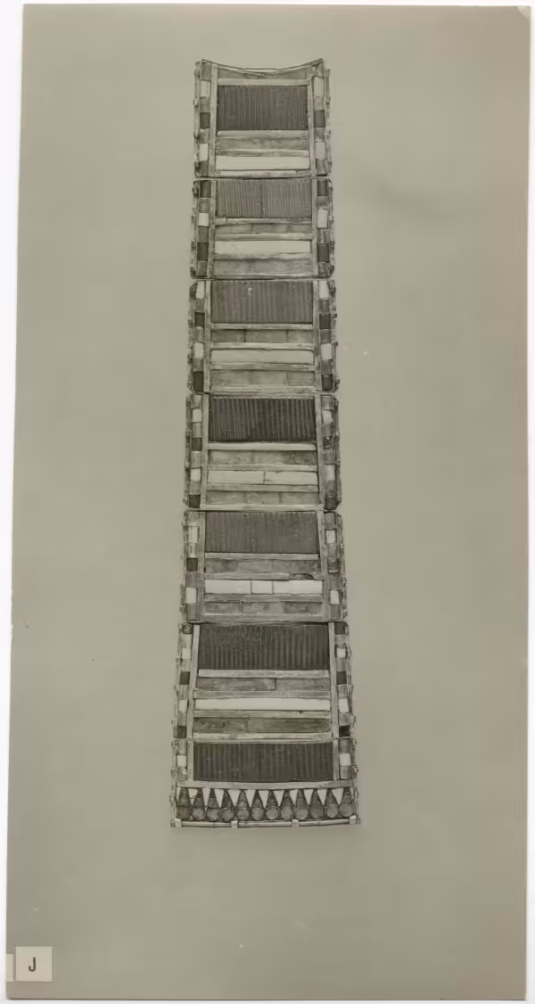 image of photographic print of gold apron in object card