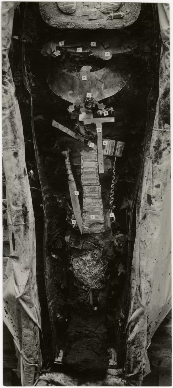 image of photographic print of king's mummy within coffin in object card