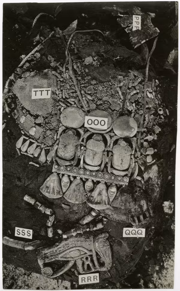image of photographic print of king's mummy within coffin in object card