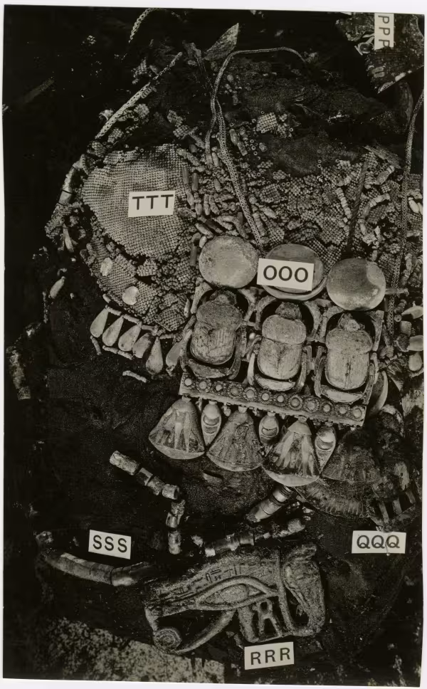image of photographic print of king's mummy within coffin in object card