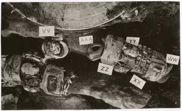 image of photographic print of king's mummy within coffin in object card