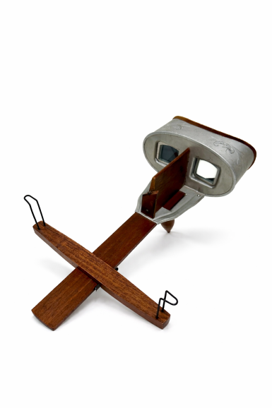 Picture of a stereoscope on white background