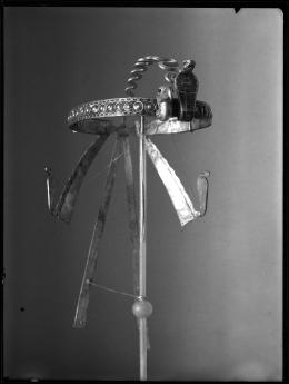 Image of negative of diadem