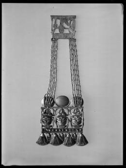 Image of negative of back of triple scarab pectoral