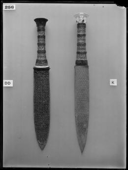 Image of negative of two daggers