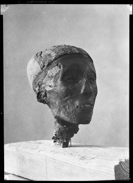 Tutankhamun mummy head