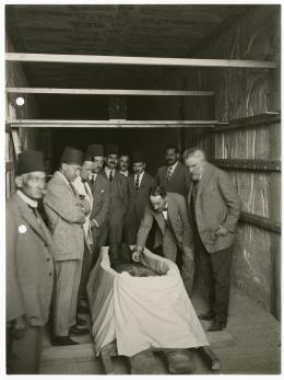 Image of print of people standing around coffin