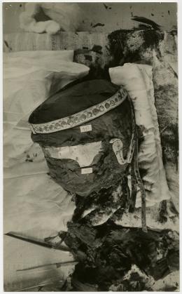 image of photographic print of king's head in object card