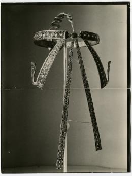 image of photographic print of diadem in object card