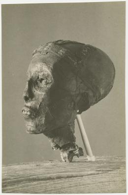 image of photographic print of king's head in object card