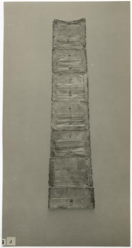 image of photographic print of gold apron in object card