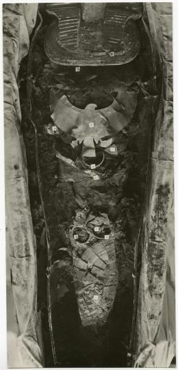 image of photographic print of king's mummy within coffin in object card