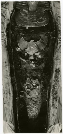 image of photographic print of king's mummy within coffin in object card