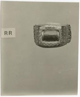 image of photographic print of gold bracelet in object card
