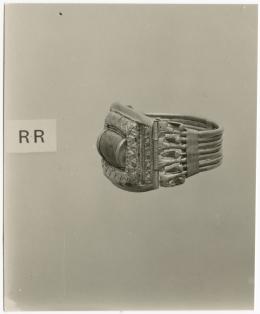 image of photographic print of gold bracelet in object card