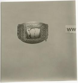image of photographic print of gold bracelet in object card