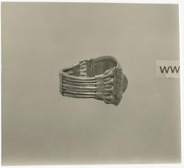 image of photographic print of gold bracelet in object card