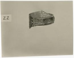 image of photographic print of wadjet-eye bracelet in object card