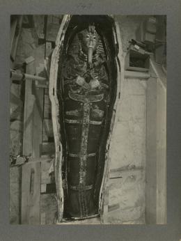 image of king's mummy inside coffin from Burton's album