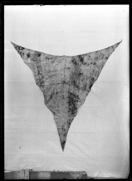 triangular linen cloth